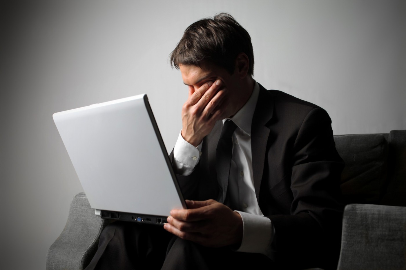آیا عینک مخصوص کامپیوتر به چشمان شما کمک میکند؟